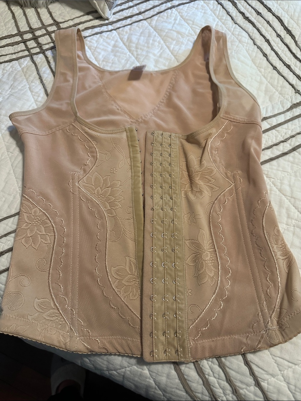 Cato Floral Embroidered Front-Hook Shaping Tank in Light Beige